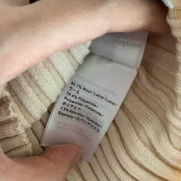 Edition10 Contrast Colored Bell Sleeved Sweater - Picture 8 of 8